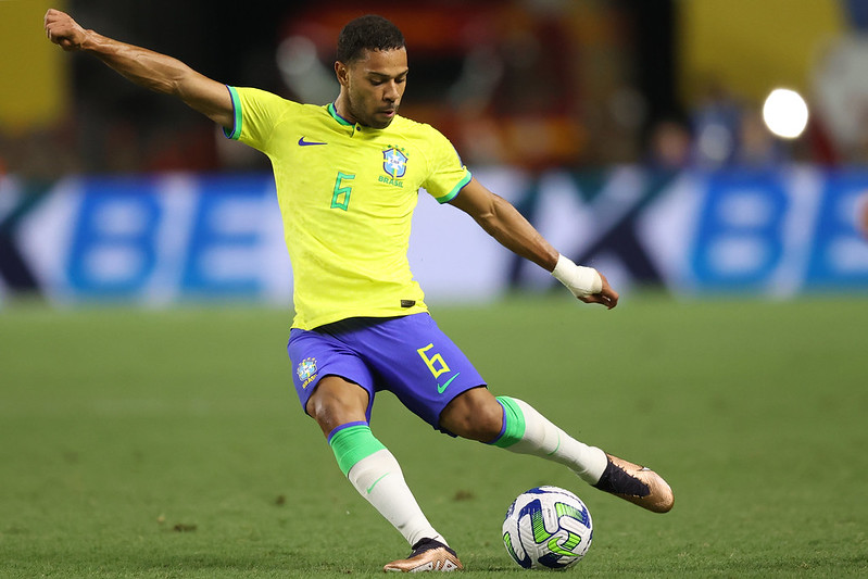 Laterais são cortados da Seleção Brasileira por lesão e Diniz chama novos nomes; confira