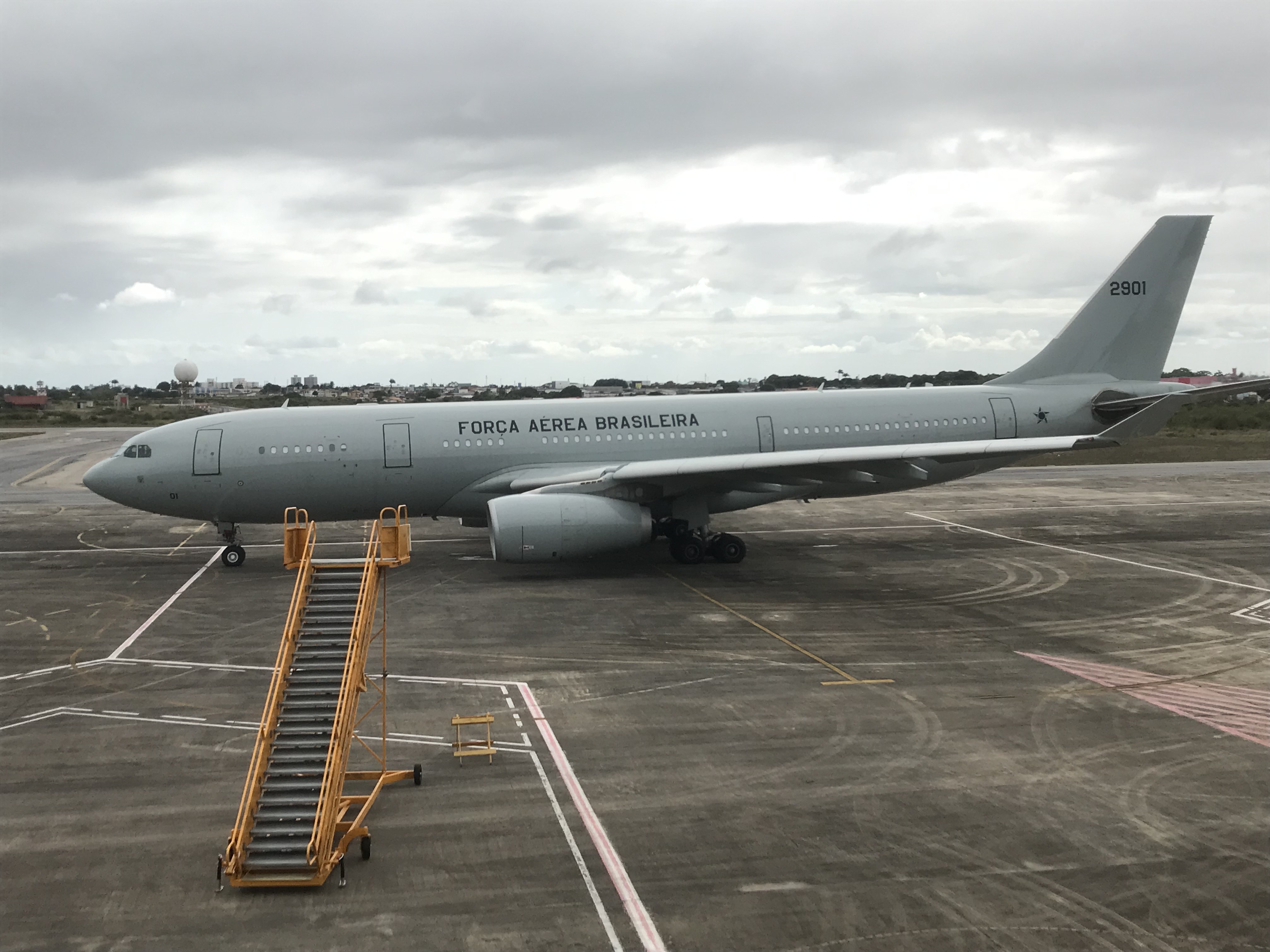 Kc-30 da FAB está em Natal para resgatar brasileiros que estavam em Israel