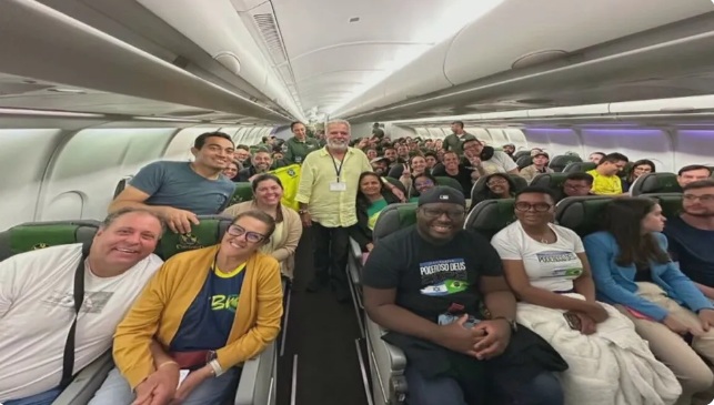 Avião da FAB decola de Israel com brasileiros resgatados; voo deve chegar a Brasília na madrugada