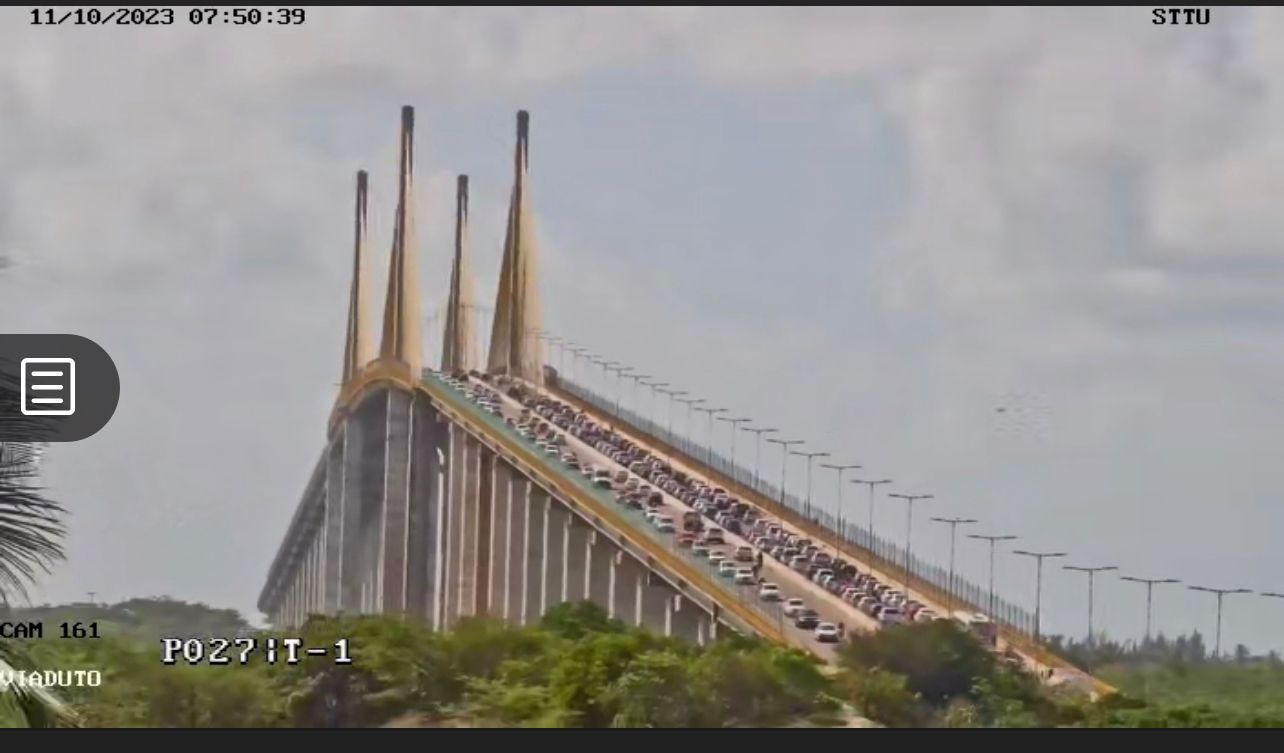 Colisão entre dois veículos deixa trânsito lento na Ponte Newton Navarro nesta quarta-feira (11)