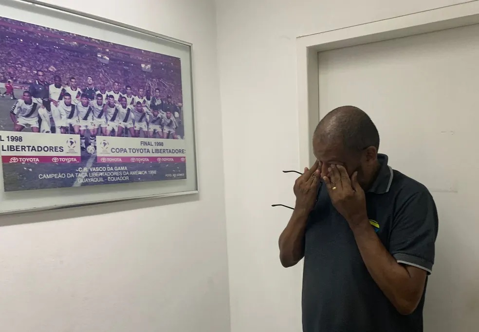 Campeão da Libertadores com o Vasco vira motorista e chora ao rever ex-clube