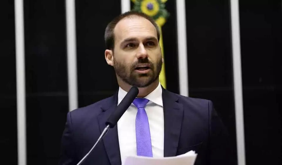 ‘PT tem as mãos sujas de sangue’, afirma Eduardo Bolsonaro