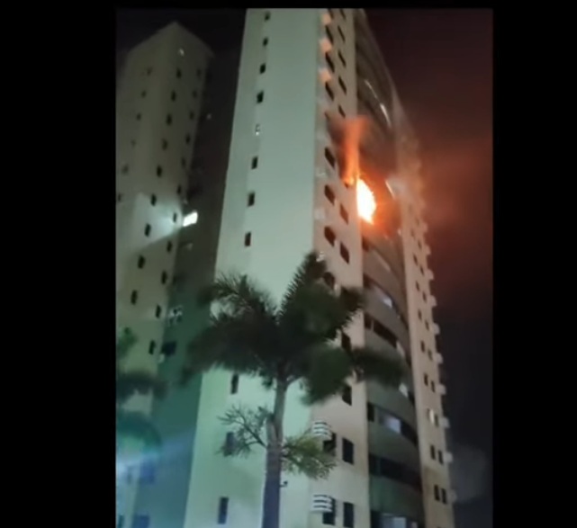 VÍDEO: Incêndio atinge apartamento em Nova Parnamirim
