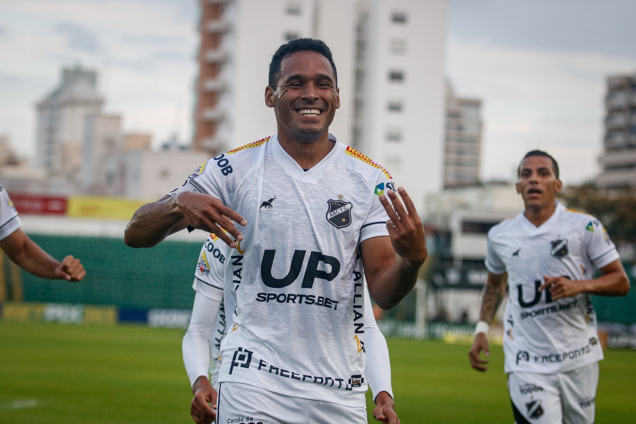 América-RN tem interesse em zagueiro do ABC para a próxima temporada