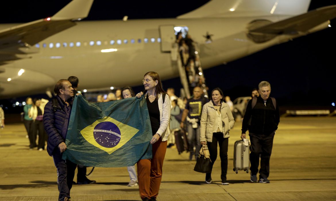 Aviões da FAB já repatriaram 494 brasileiros vindos de Israel