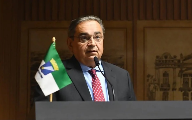 Vermelhou: Álvaro Dias vira casaca, diz que partido está na base de Lula e promete ajudar governo