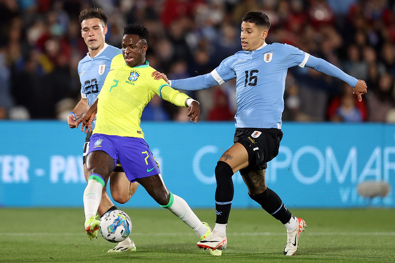 VÍDEO: Brasil joga mal, leva olé e perde para o Uruguai pelas Eliminatórias da Copa; veja os gols