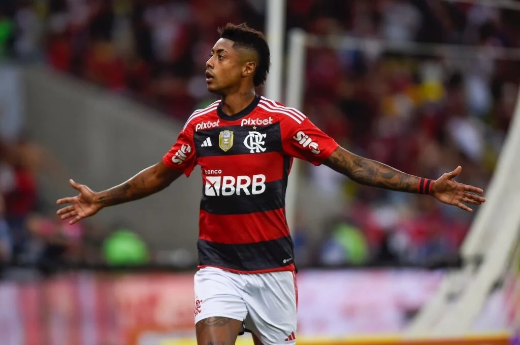 Palmeiras sobe o tom e oferece 4 anos para fechar logo com Bruno Henrique
