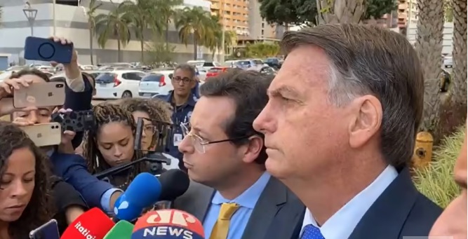 Jair Bolsonaro comparece à PF, mas não presta depoimento