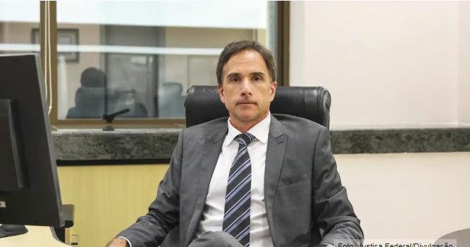 Juiz desafeto de Moro admite conduta imprópria e desiste de vara da Lava Jato