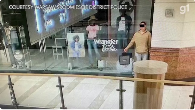 Ladrão invade loja, finge ser manequim e furta centro comercial