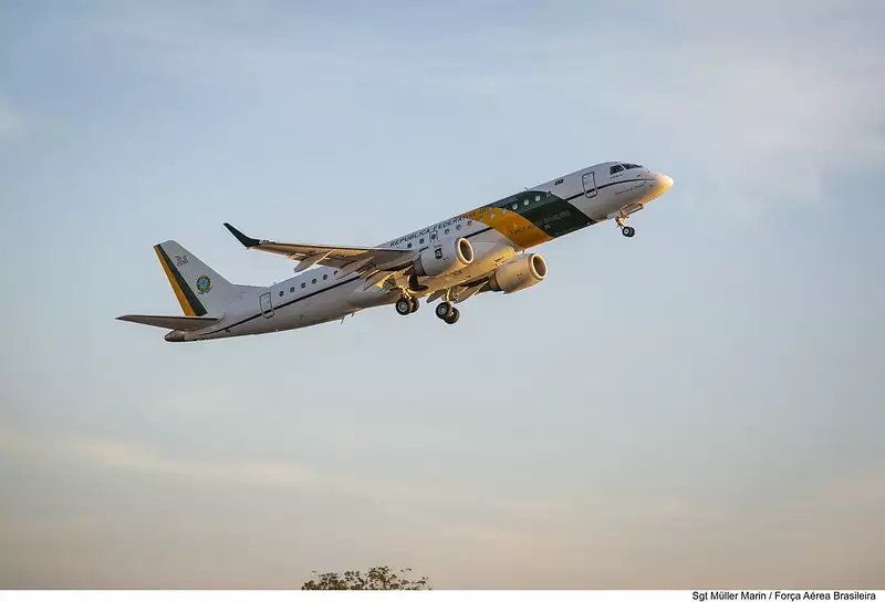 Governo Lula decreta sigilo em uso de aviões da FAB por ministros do STF