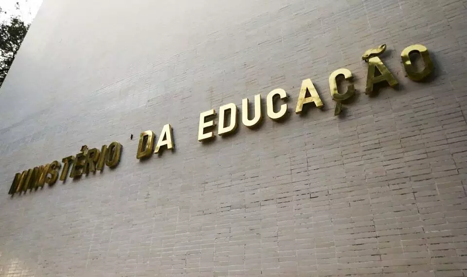 Governo Lula tem prazo de 30 dias para explicar corte milionário em programa do Ministério da Educação