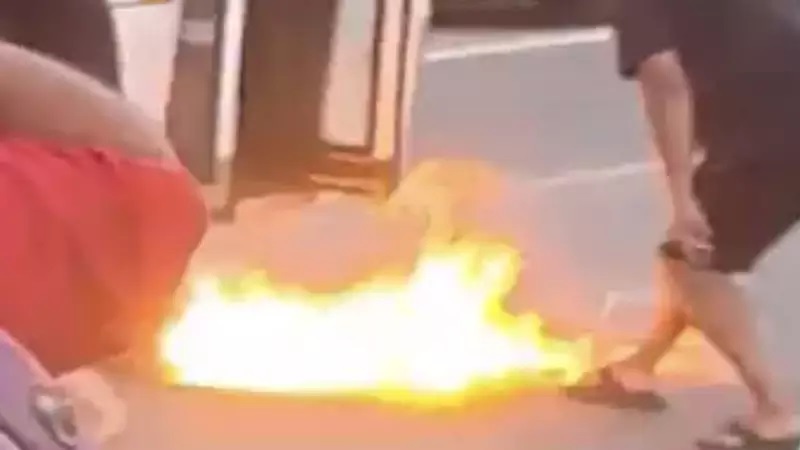 VÍDEO: Bandidos incendeiam ônibus no Rio com pessoas dentro