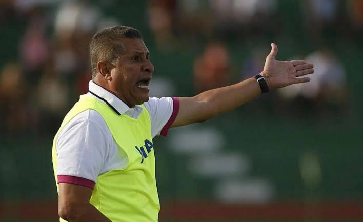 Alecrim anuncia saída do técnico Arnaldo Lira