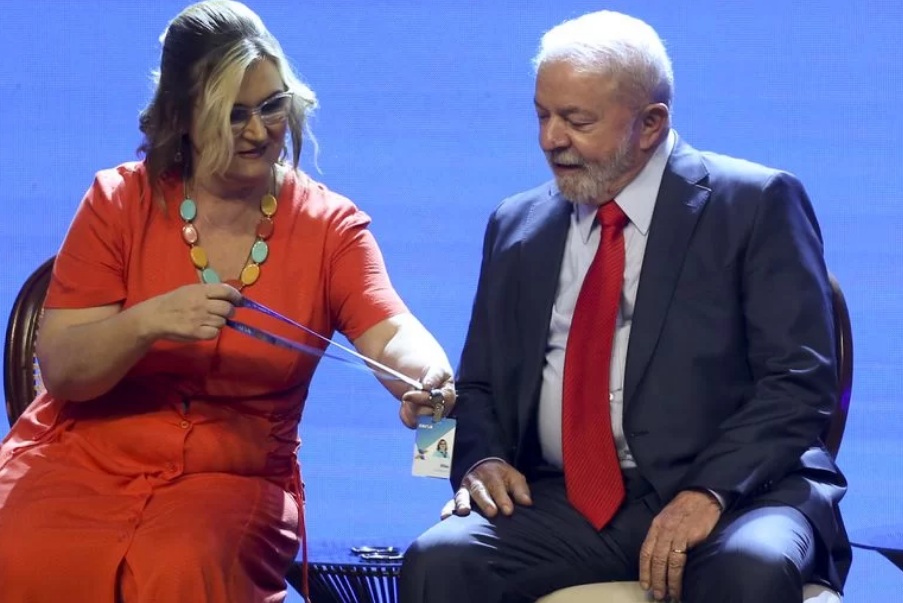 Lula demite presidente da Caixa Econômica