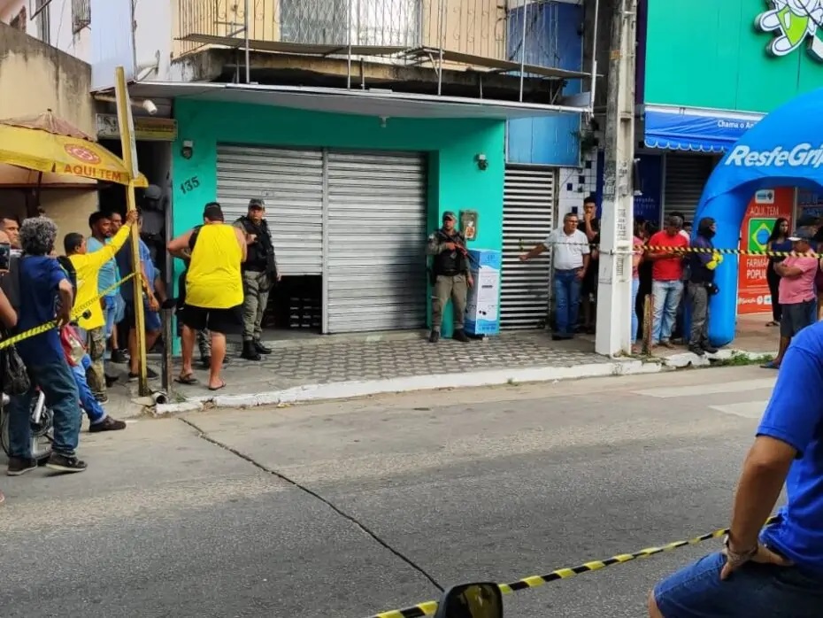 VÍDEO: Assalto com refém em loja mobiliza polícia no centro de Parnamirim, na Grande Natal