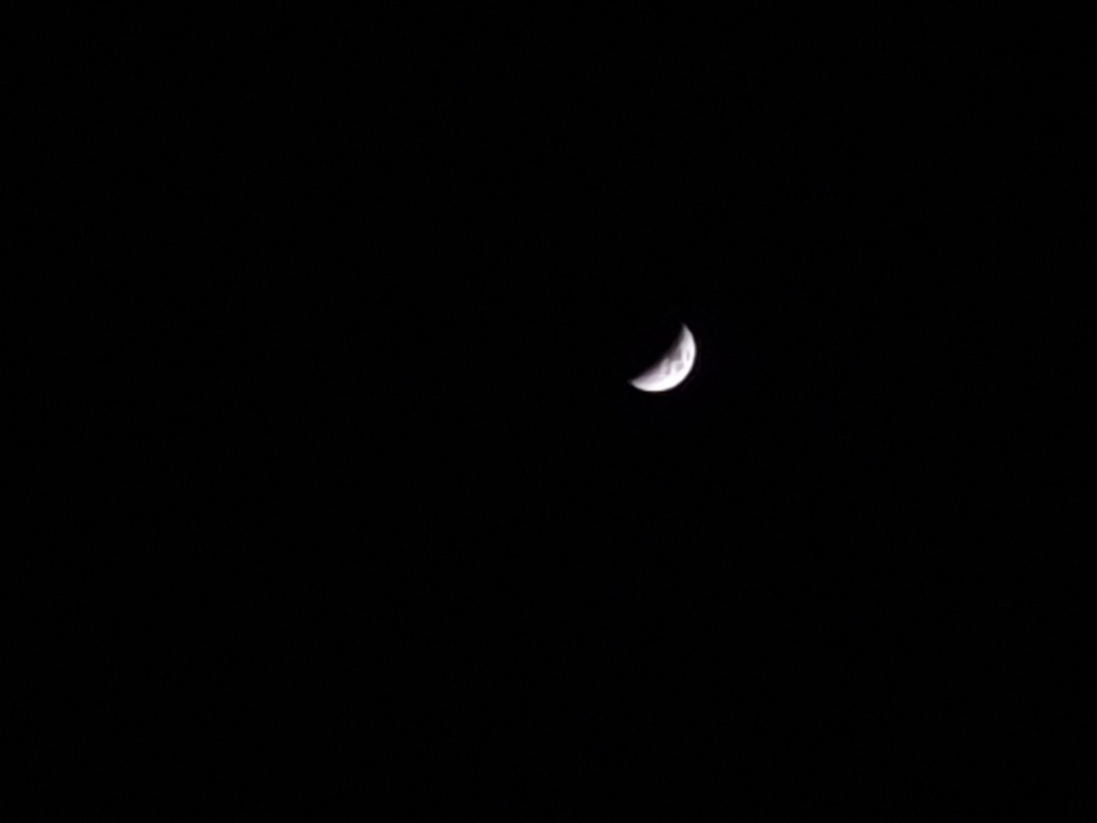 Eclipse lunar parcial acontece neste sábado; saiba como acompanhar