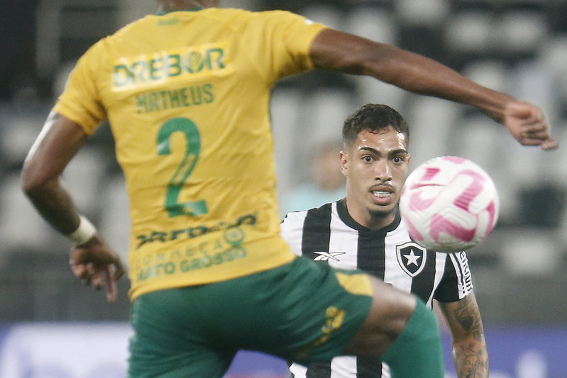 Botafogo derrapa de novo e deixa Palmeiras, Fla e Bragantino fazendo contas