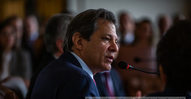 VÍDEO: Haddad se irrita e não explica recuo sobre zerar rombo fiscal