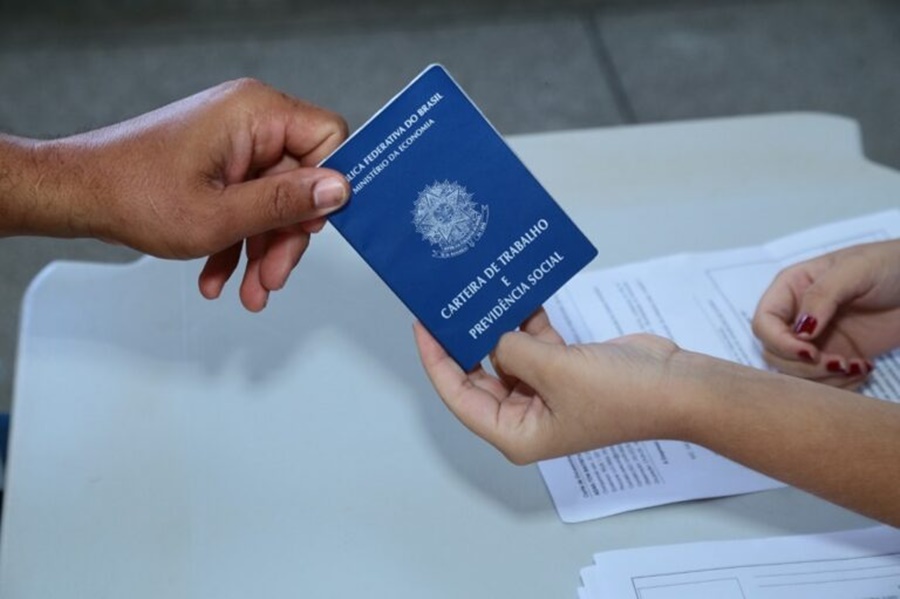 Brasil cria 211 mil vagas de trabalho formal em setembro, pior resultado da série histórica
