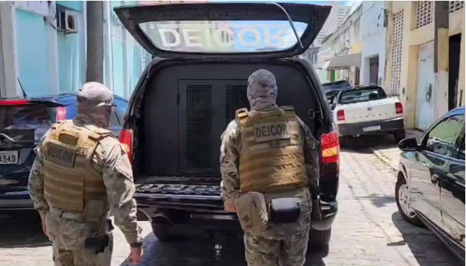 Operação prende cinco integrantes de facção criminosa por tráfico de drogas em Sítio Novo