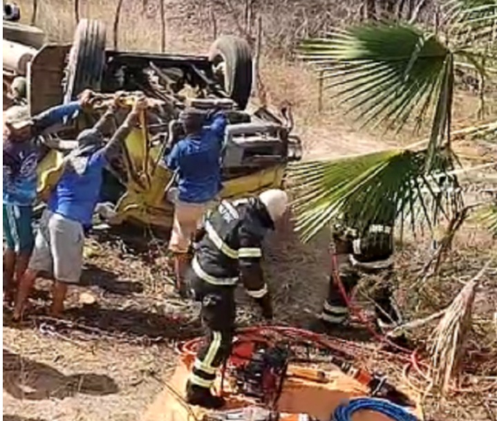 VÍDEO: Motorista fica preso às ferragens após acidente no interior do RN