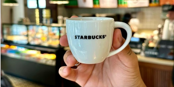 Crise fecha 42 unidades do Starbucks no Brasil