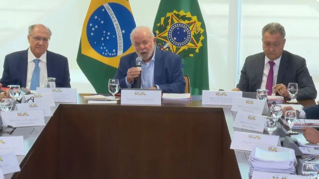 Em meio a discussão sobre meta fiscal, Lula diz que 'dinheiro bom é dinheiro transformado em obra'