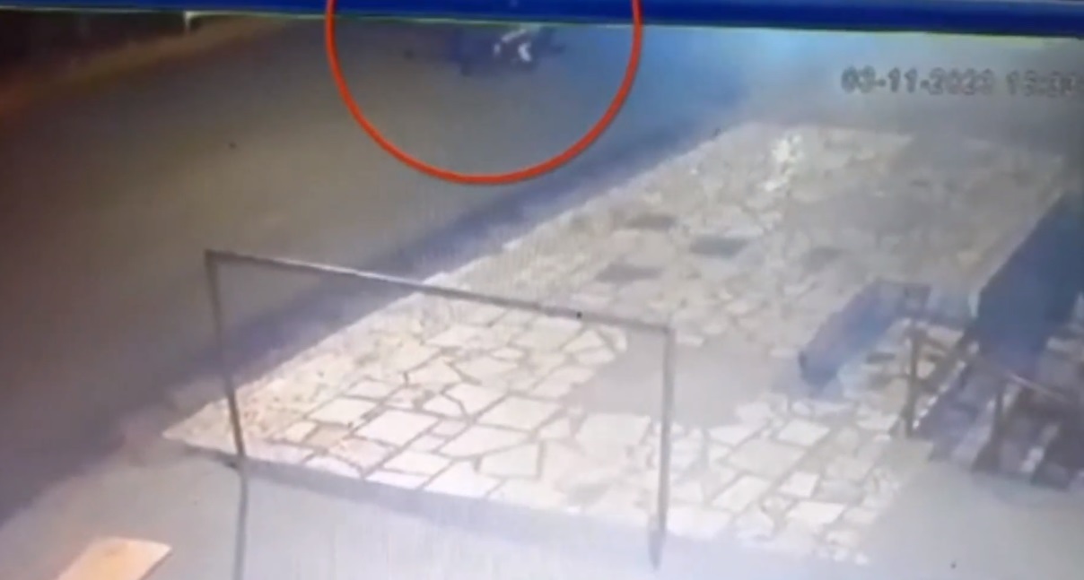 VÍDEO: Mulher cai de bicicleta, quebra garrafa de vidro e morre perfurada em Mossoró