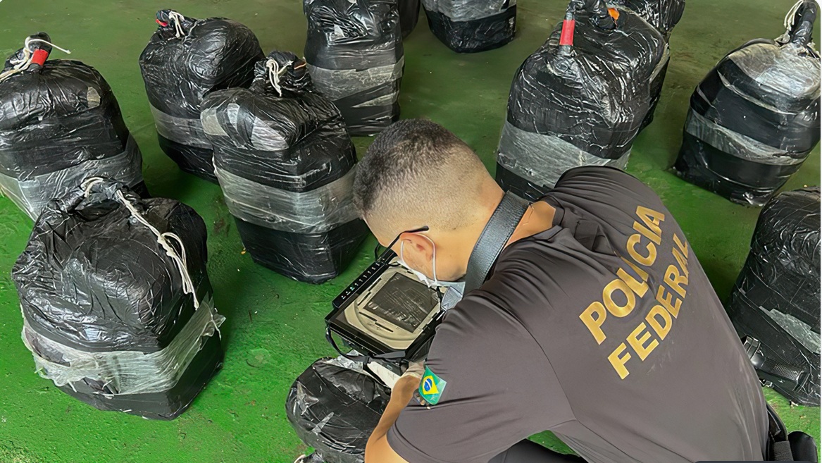 PF e PRF apreendem 1,5 tonelada de cocaína a bordo de navio