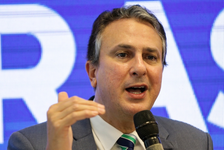 MEC descarta cancelamento do Enem após vazamento de provas