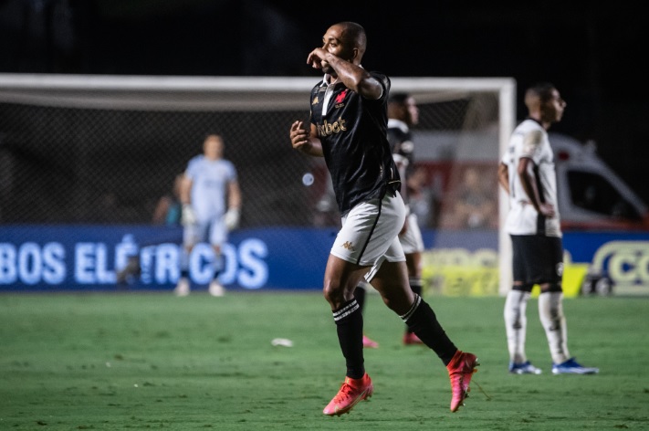 Vasco bate Botafogo, sai do buraco e Brasileirão fica mais aberto que nunca