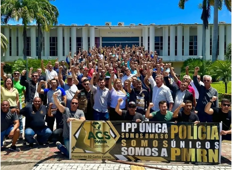 VÍDEO: Policiais e bombeiros militares sobem rampa da Governadoria para cobrar reunião com Governo Fátima