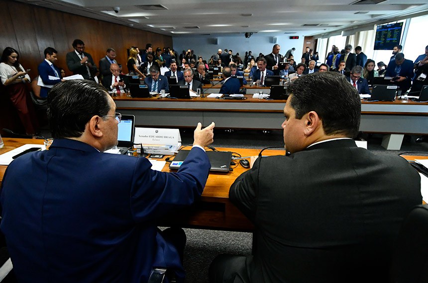 Reforma tributária pode ser aprovada nesta quarta-feira (8); senadores votam proposta no plenário