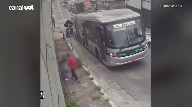 VÍDEO: Motorista e passageiros salvam mulher de tentativa de estupro em SP