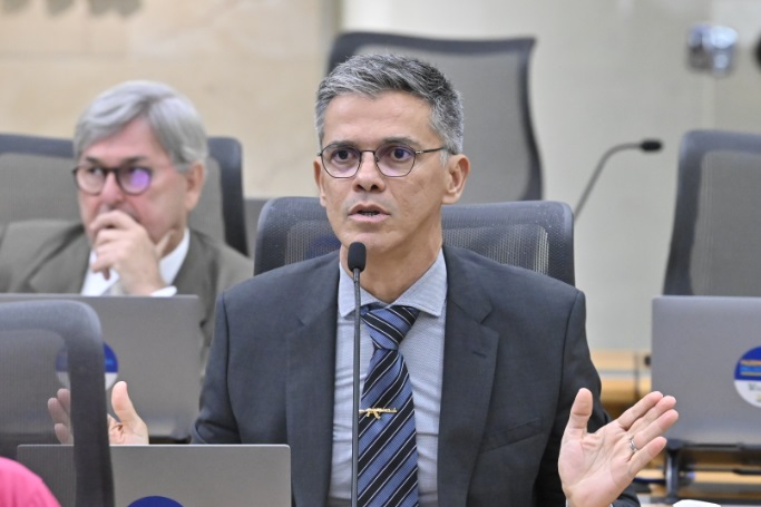 “Todes nao”: Deputado aprova lei que proíbe linguagem neutra nas escolas do RN