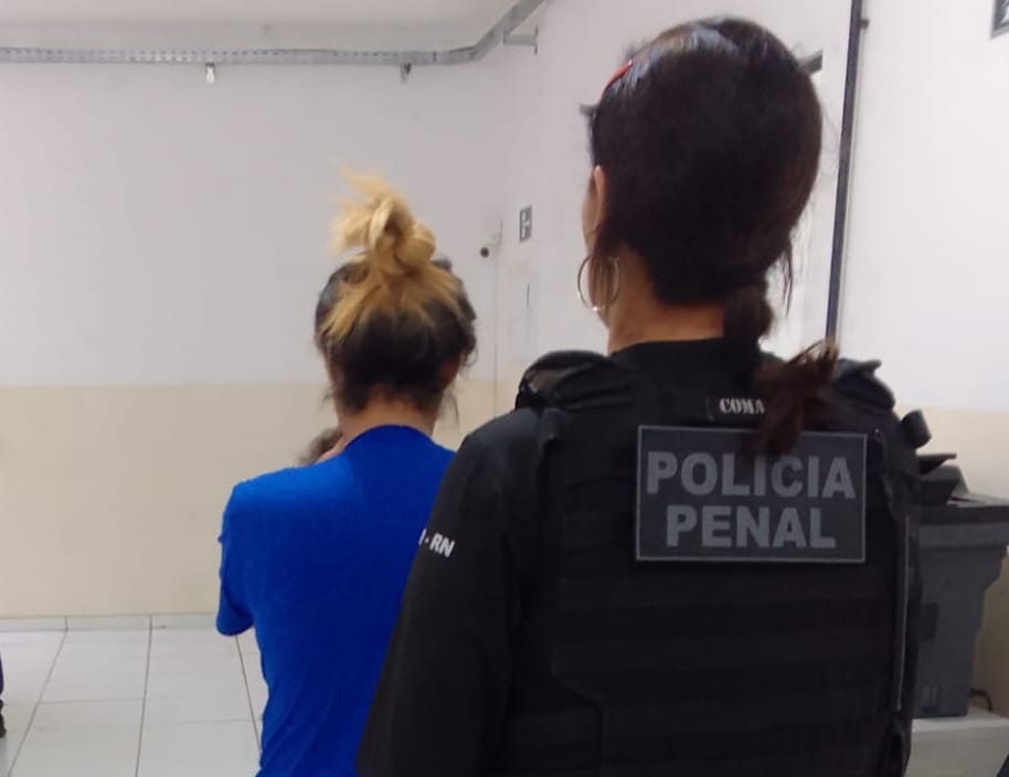 Mulher é presa tentando entrar em presídio do RN com 300 selos de LSD