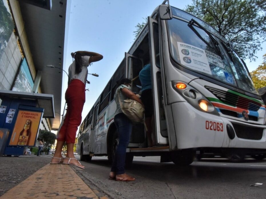 Justiça determina que estudantes inscritos no Enem tenham passagem de ônibus gratuita em Natal no próximo domingo (12)