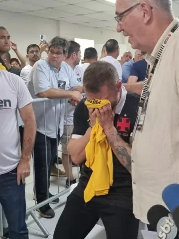 Pedrinho vence eleição e é o novo presidente do Vasco