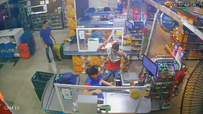 VÍDEO: Bandidos assaltam supermercado em Currais Novos e levam dinheiro do caixa