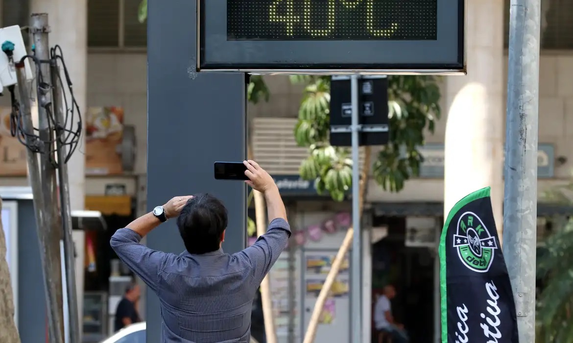Onda de calor deve atingir mais de 1.400 cidades até terça-feira, diz Inmet