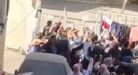 VÍDEO: Terroristas do Hamas atiram contra palestinos que pedem paz e os obrigam a voltar para hospital