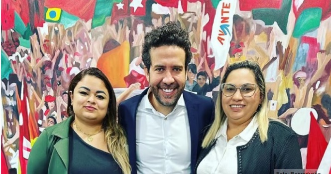 “Câmara é casa do povo”, diz Janones sobre foto com “dama do tráfico”