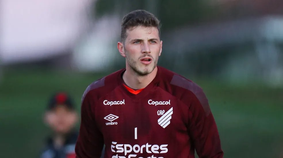 Ederson é cortado e Fernando Diniz convoca Bento para a vaga