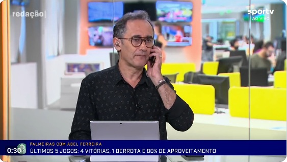 [VÍDEO] Apresentador do sportv atende telefonema de golpista ao vivo: 'Picareta'
