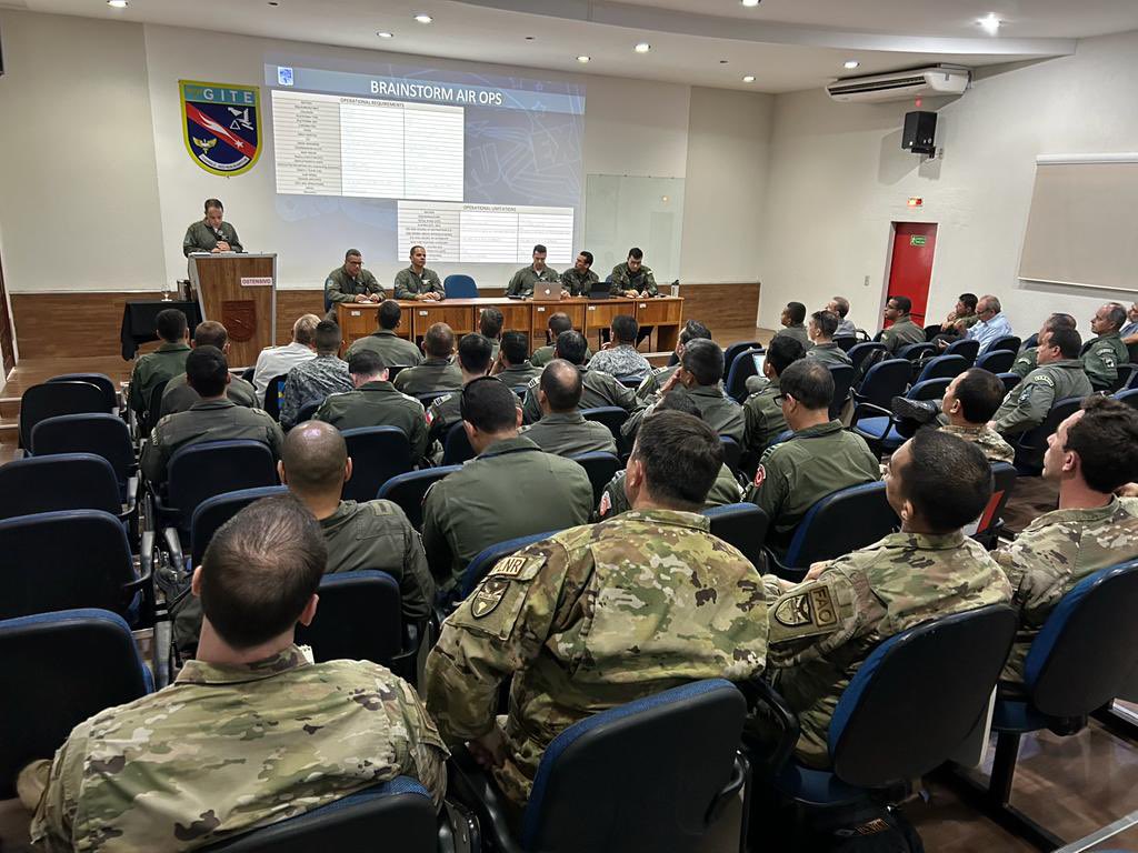 Militares de oito países participam de conferência de planejamento da Cruzex2024