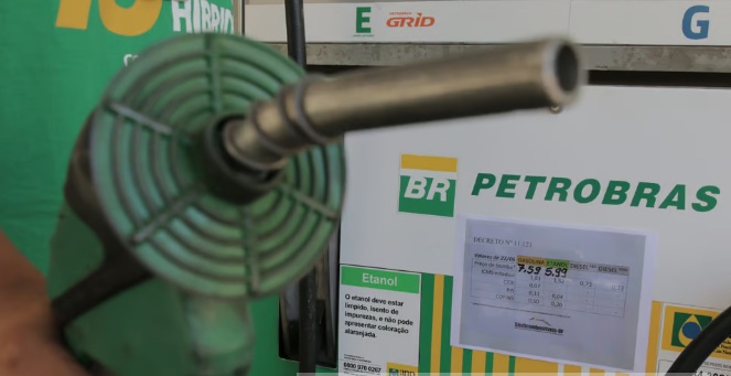 Gasolina no Brasil está mais cara em relação ao exterior