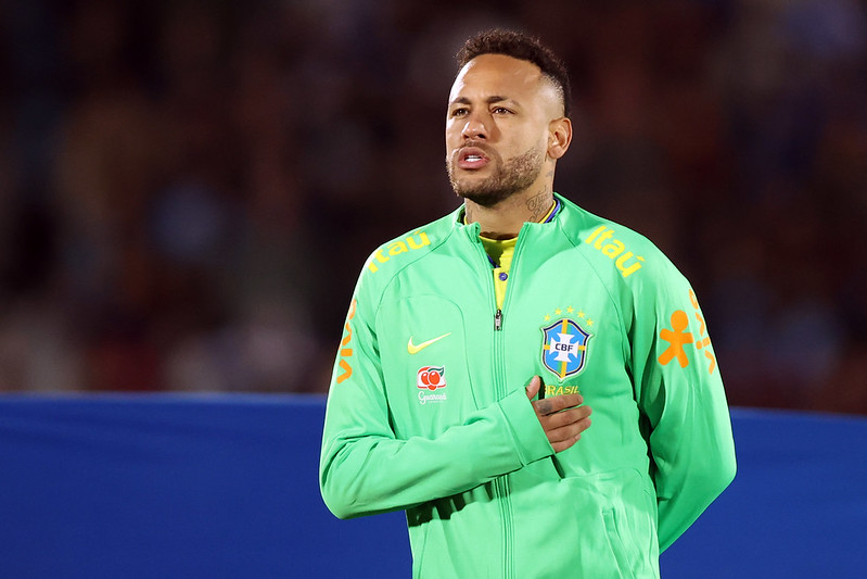Empregada que processou Neymar chora e detalha demissão: 'Sem apoio nenhum'
