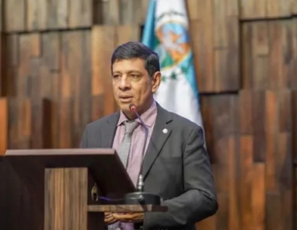 Deputado erra GPS e tem carro atingido por tiros no Rio de Janeiro